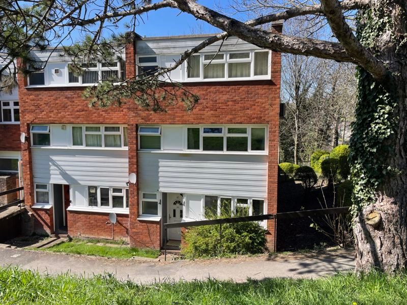 3 bed end terrace house for sale in Hunters Hill, High HP13