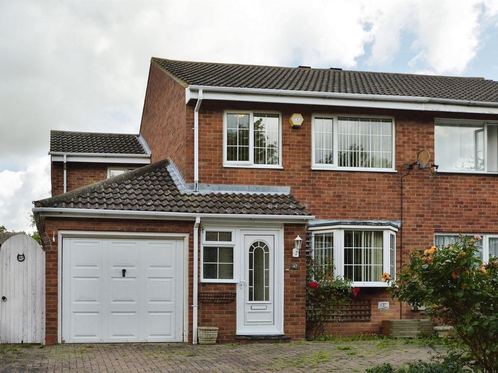 4 bed semidetached house for sale in Westhill, Stantonbury, Milton