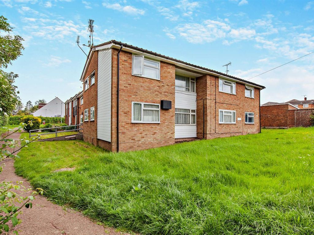 2 bed flat for sale in St. Michaels Walk, Galleywood, Chelmsford CM2, £