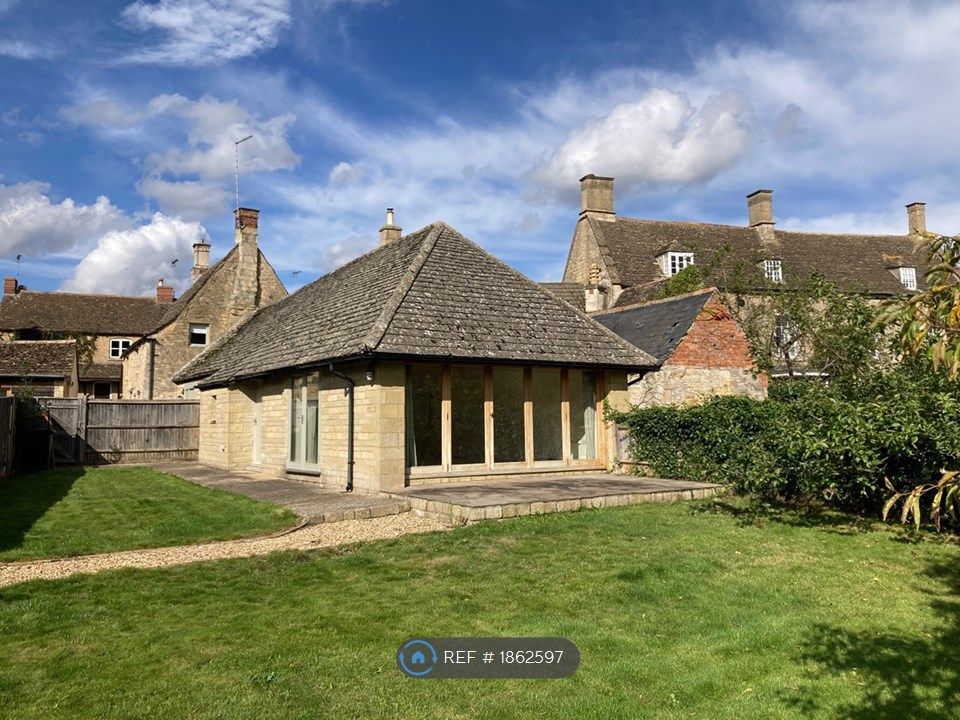 3 bed detached house to rent in West Street, Kings Cliffe, Peterborough