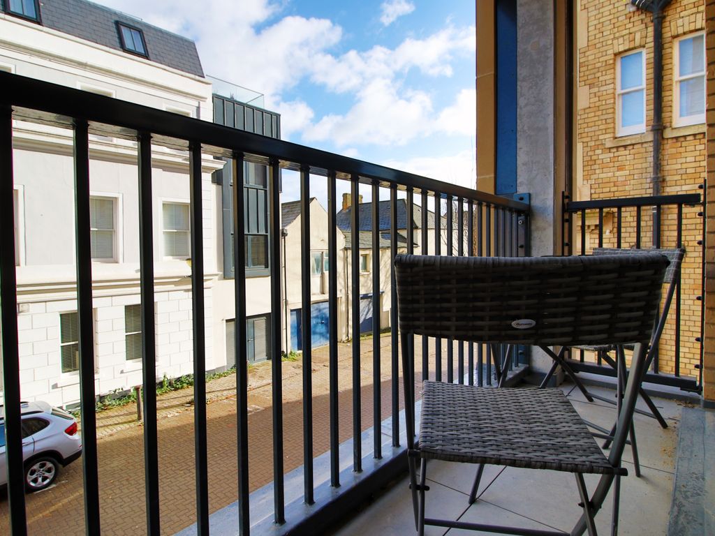 2 bed flat to rent in Casablanca Building, Caerdydd, Caerdydd CF10 Zoopla