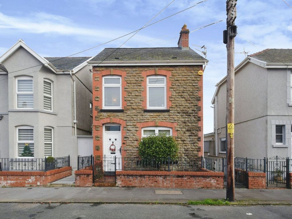 5 bed detached house for sale in Talbot Road, Ammanford SA18, £295,000