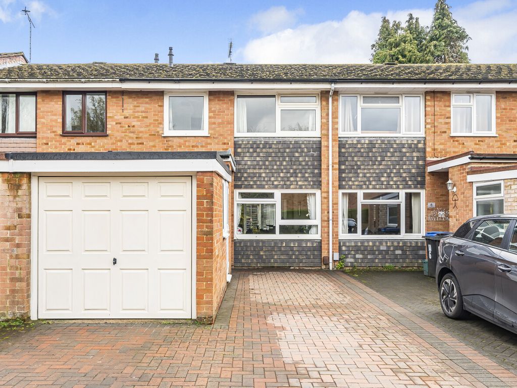 3 bed terraced house for sale in Woking, Surrey GU22, £450,000 Zoopla