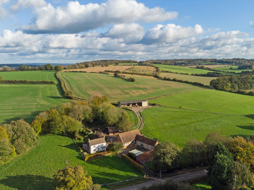 4 bed detached house for sale in Lower Farringdon, Alton, Hampshire