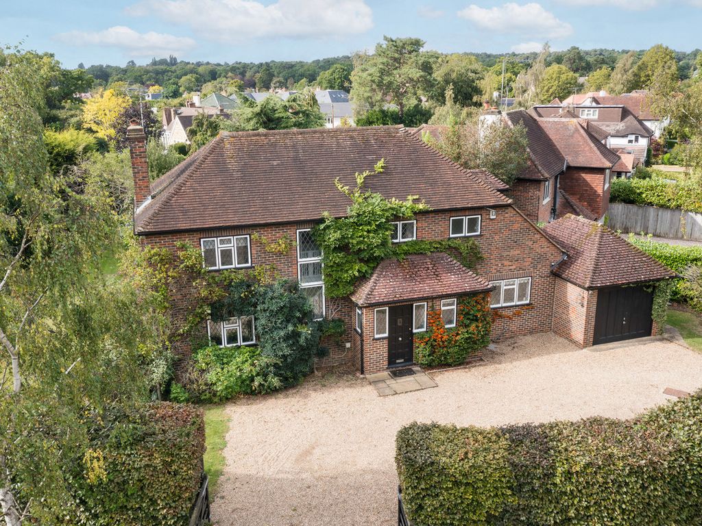3 bed detached house for sale in The Ridgeway, Oxshott KT22, £1,375,250
