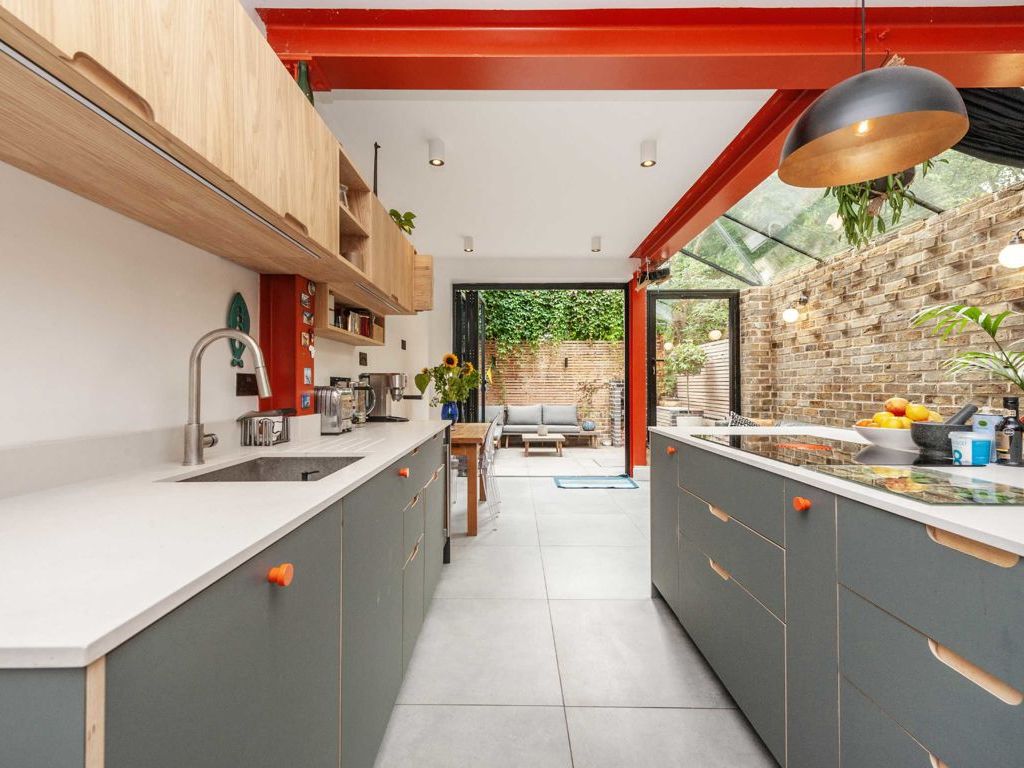 2 bed terraced house for sale in Fountain Road, London SW17, £760,000