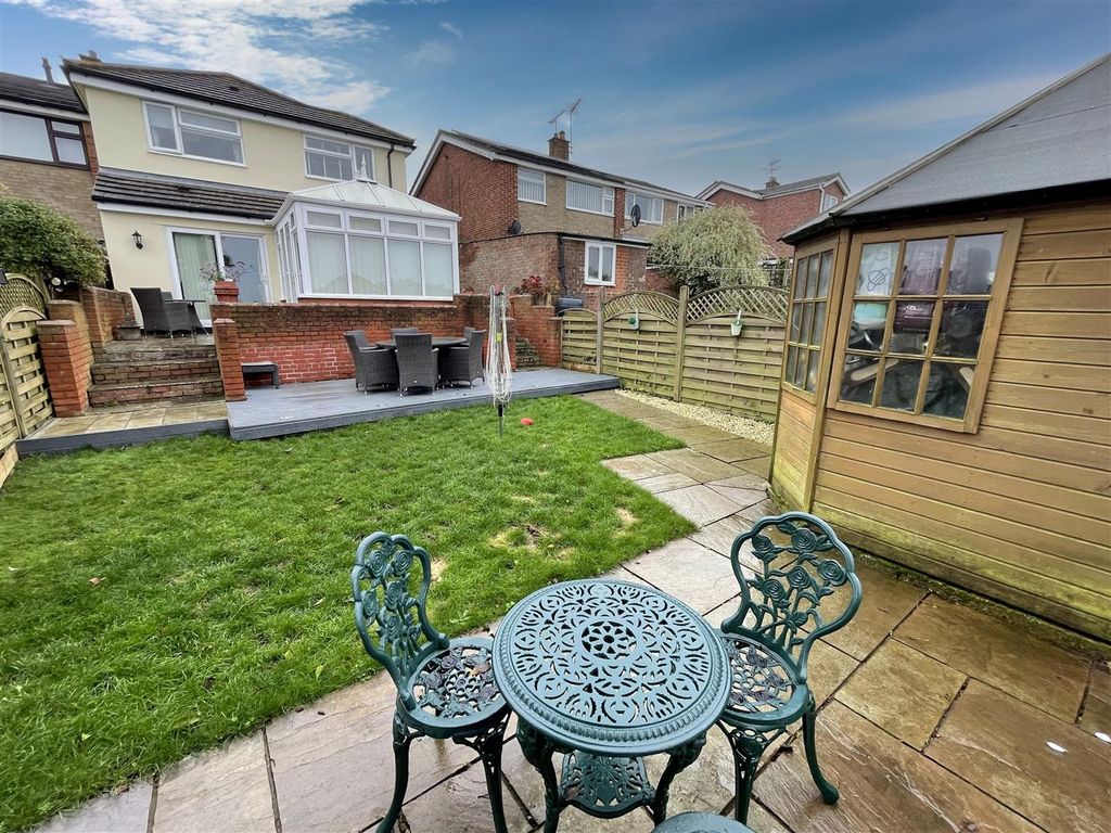 3 bed semidetached house for sale in Kempton Road, Ipswich IP1, £