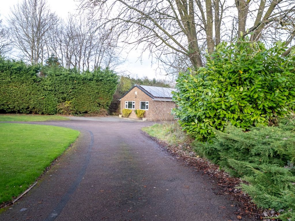 3 bed bungalow for sale in Wise Grove, Warwick CV34, £450,000 Zoopla