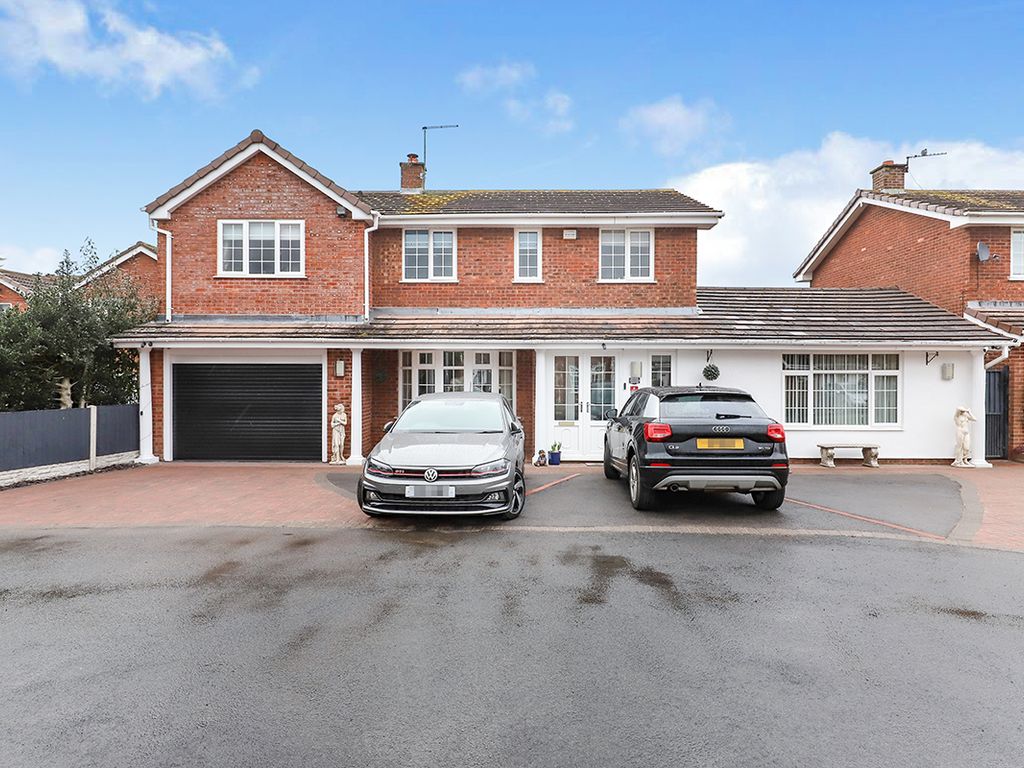 4 bed detached house for sale in Berkeley Close, Perton, West Midlands