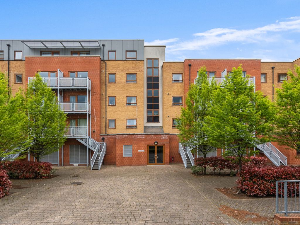 2 bed flat for sale in North Star Boulevard, Greenhithe DA9 Zoopla