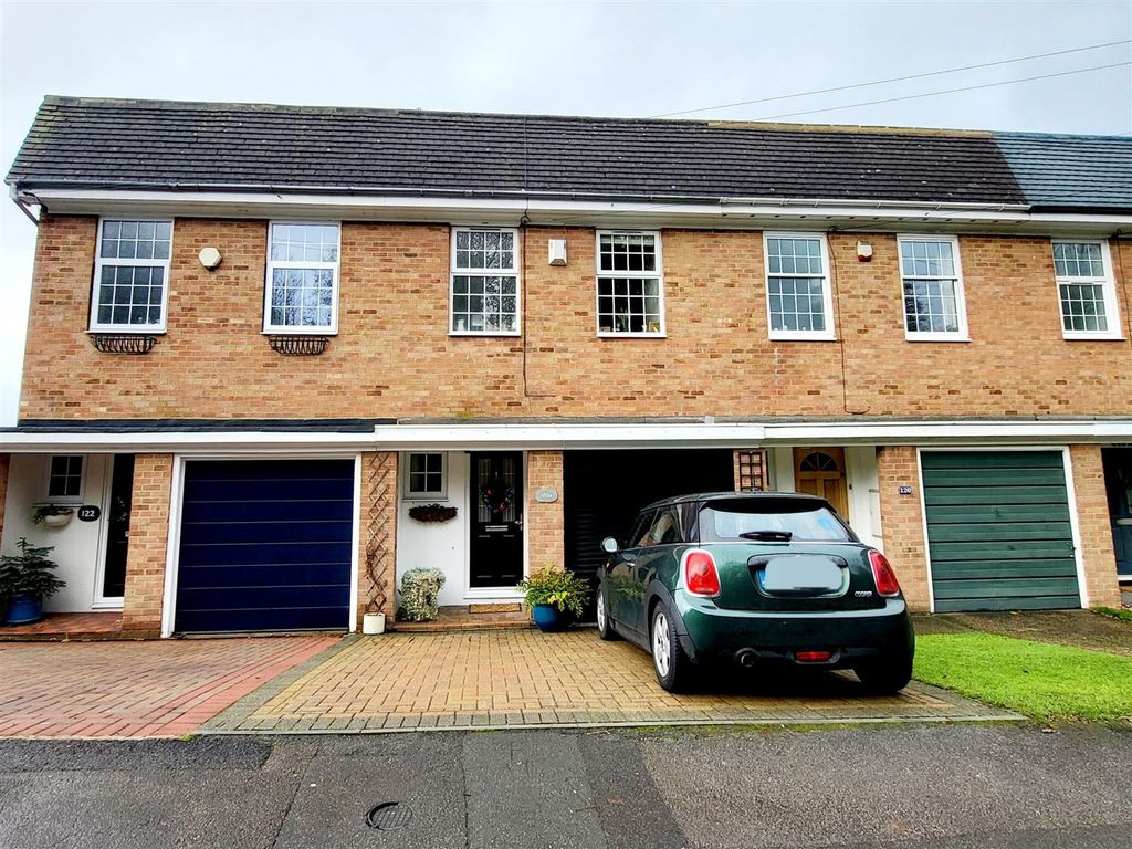 3 bed property to rent in Borstal Road, Borstal, Rochester ME1, £2,200