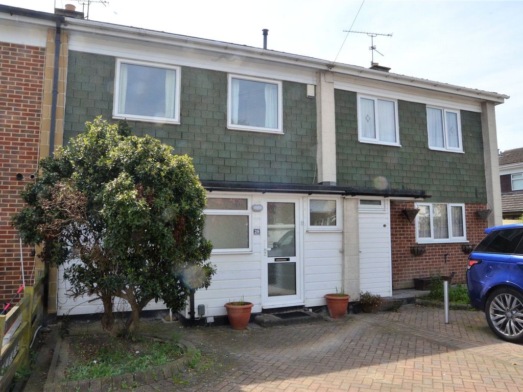 3 bed terraced house to rent in Meadow Way, Theale, Reading, Berkshire