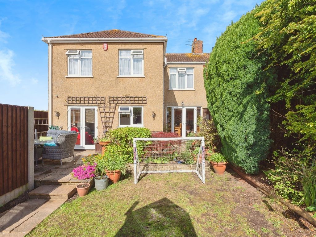 4 bed end terrace house for sale in Hawthorn Avenue, Hanham, Bristol
