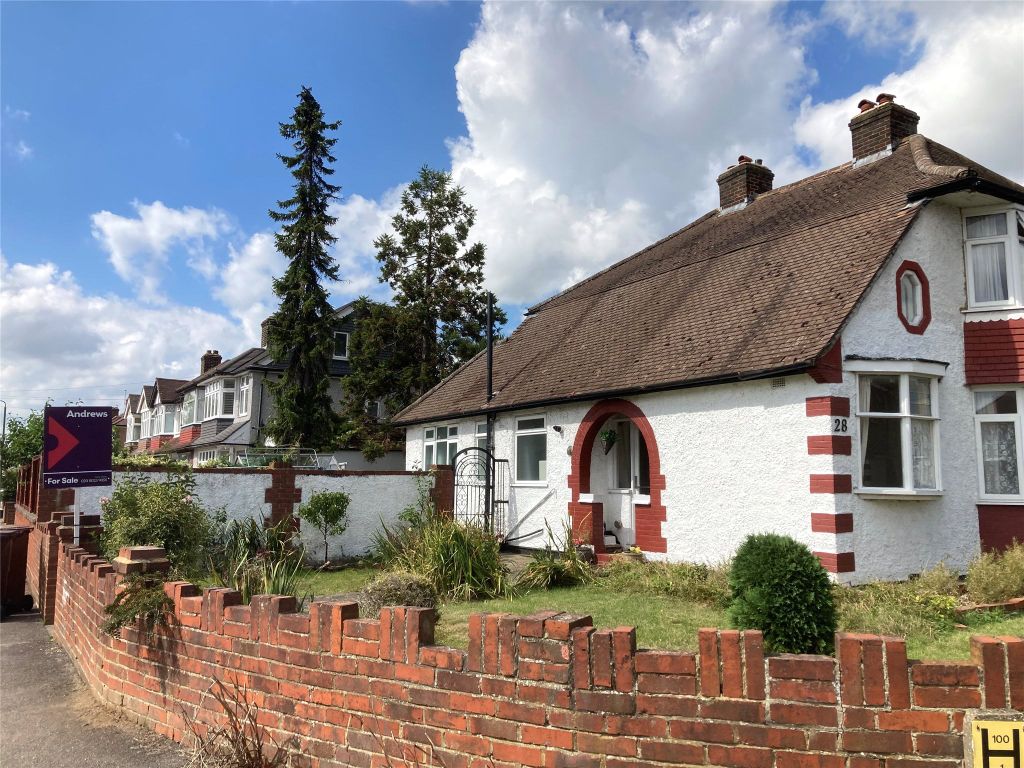 3 bed semidetached house for sale in Caversham Avenue, Cheam, Sutton