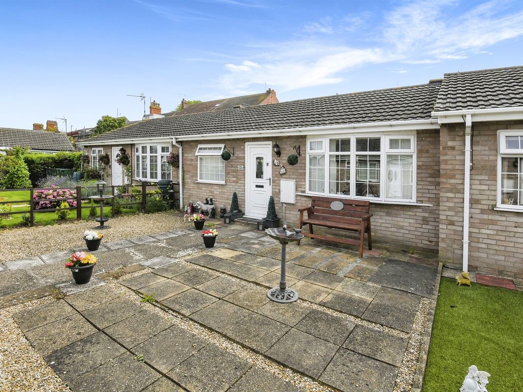 2 bed detached bungalow for sale in Langton Court, Skegness PE25, £