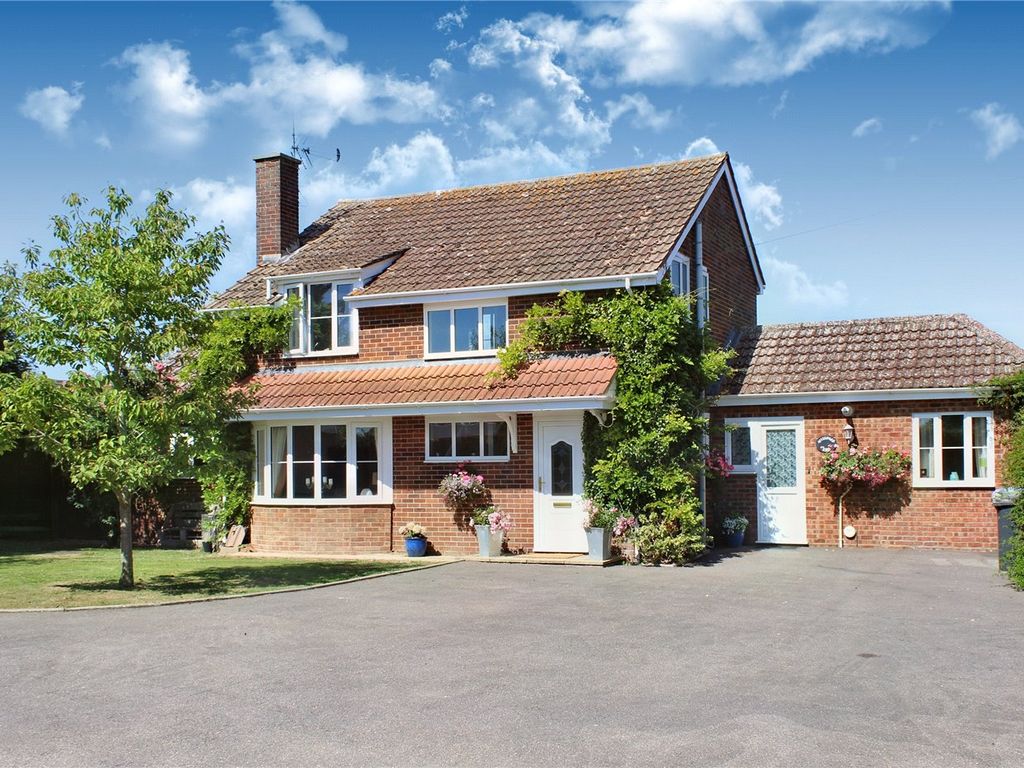 4 bed detached house for sale in London Road, Halesworth, Suffolk IP19