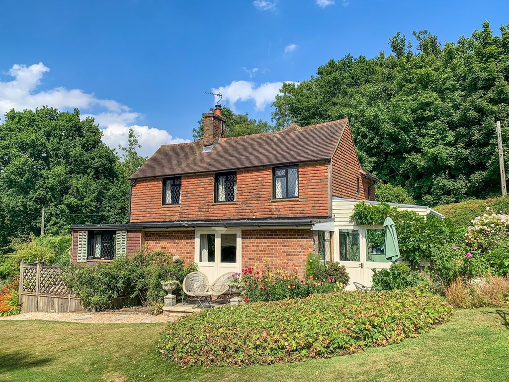 3 bed detached house for sale in Netherfield Road, Battle TN33, £