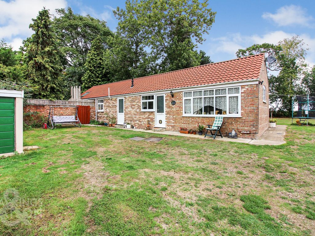 2 bed detached bungalow for sale in Grange Road, Cantley, Norwich NR13