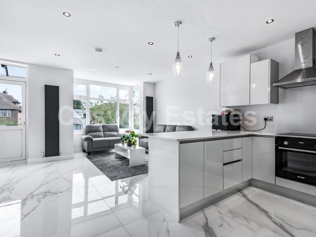 3 bed flat for sale in Flower Lane, Mill Hill NW7 Zoopla