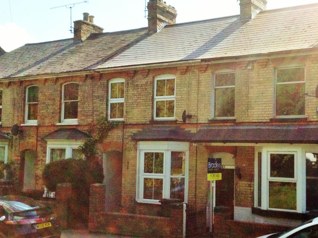 2 bed terraced house to rent in Staplegrove Road, Taunton TA2, £975 pcm