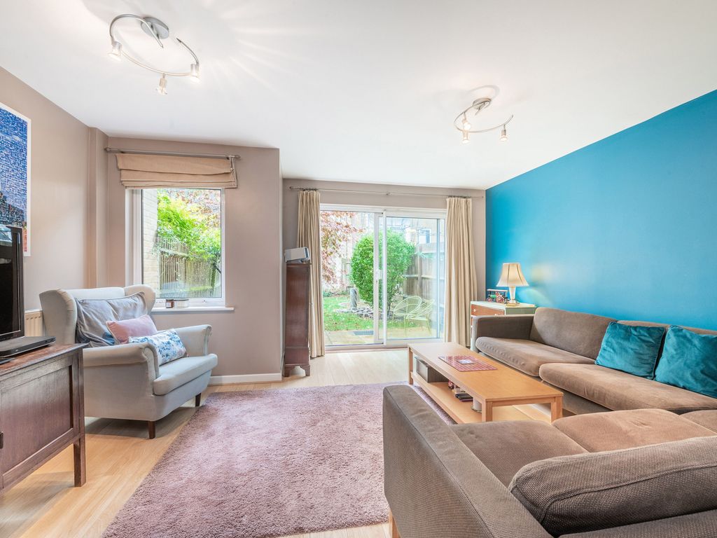 Holmes Close, London SE22