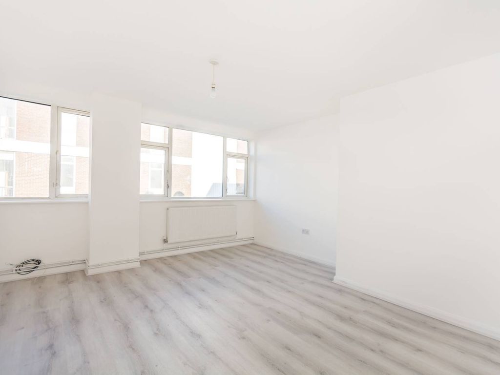 2 bed flat to rent in Cricklewood Lane, Cricklewood, London NW2, £1,712