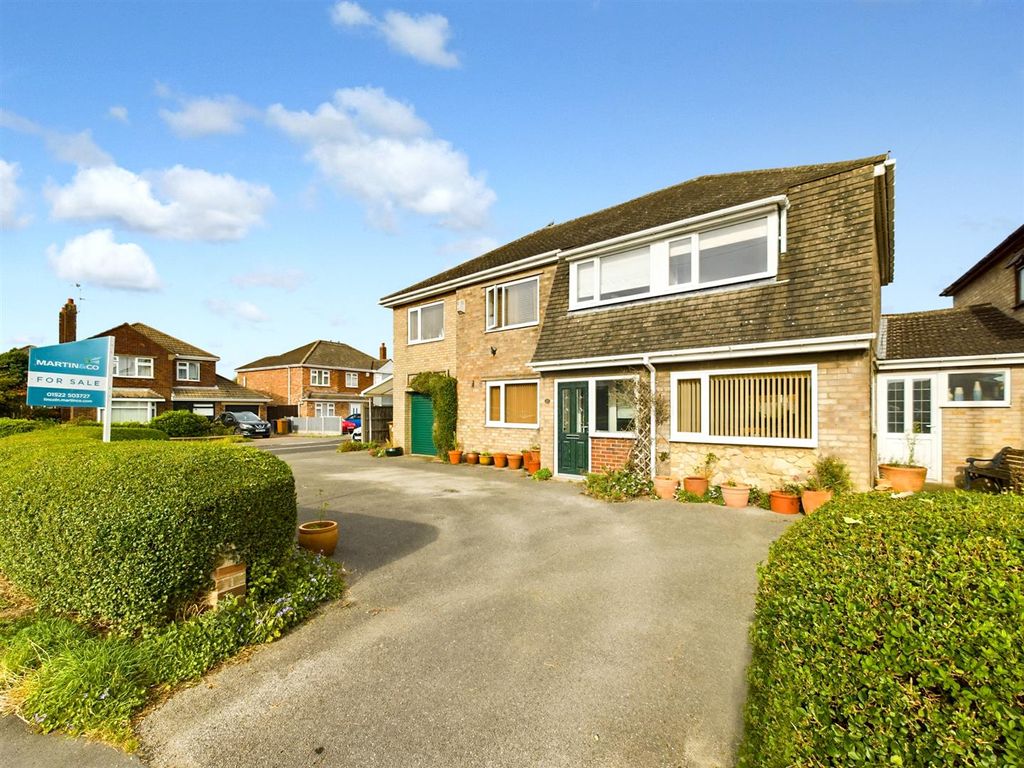 5 bed detached house for sale in Constance Avenue, North Hykeham