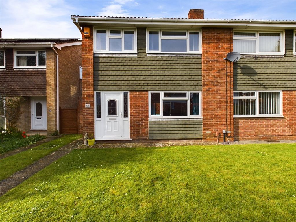 3 bed semidetached house for sale in Stonechat Avenue, Abbeydale