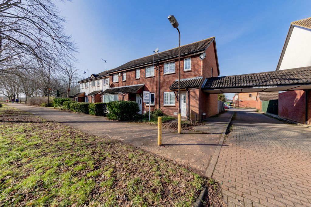 2 bed end terrace house for sale in Field Lane, Greenleys, Milton