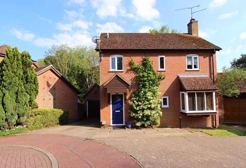 3 bed detached house for sale in Ivar Gardens, Lychpit, Basingstoke