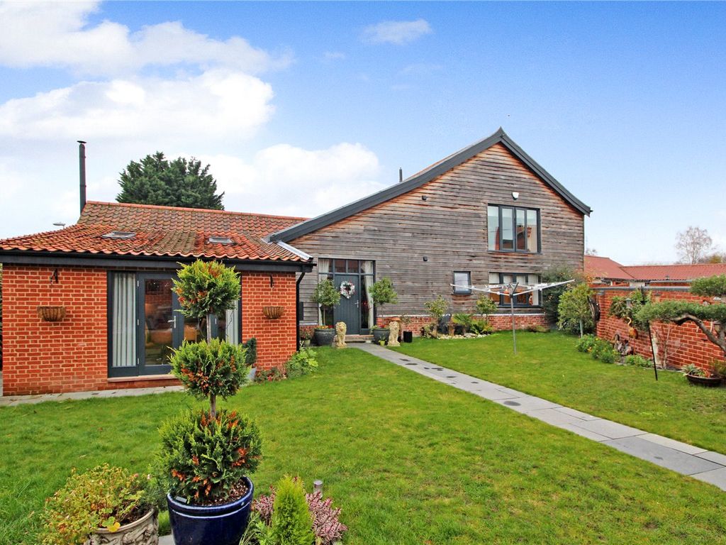 3 bed barn conversion for sale in The Street, Poringland, Norwich