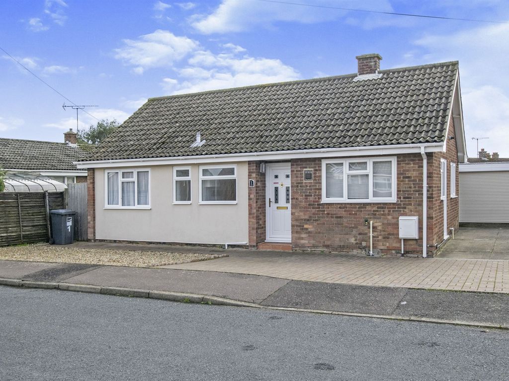 2 bed detached bungalow for sale in Burton Close, North Walsham NR28