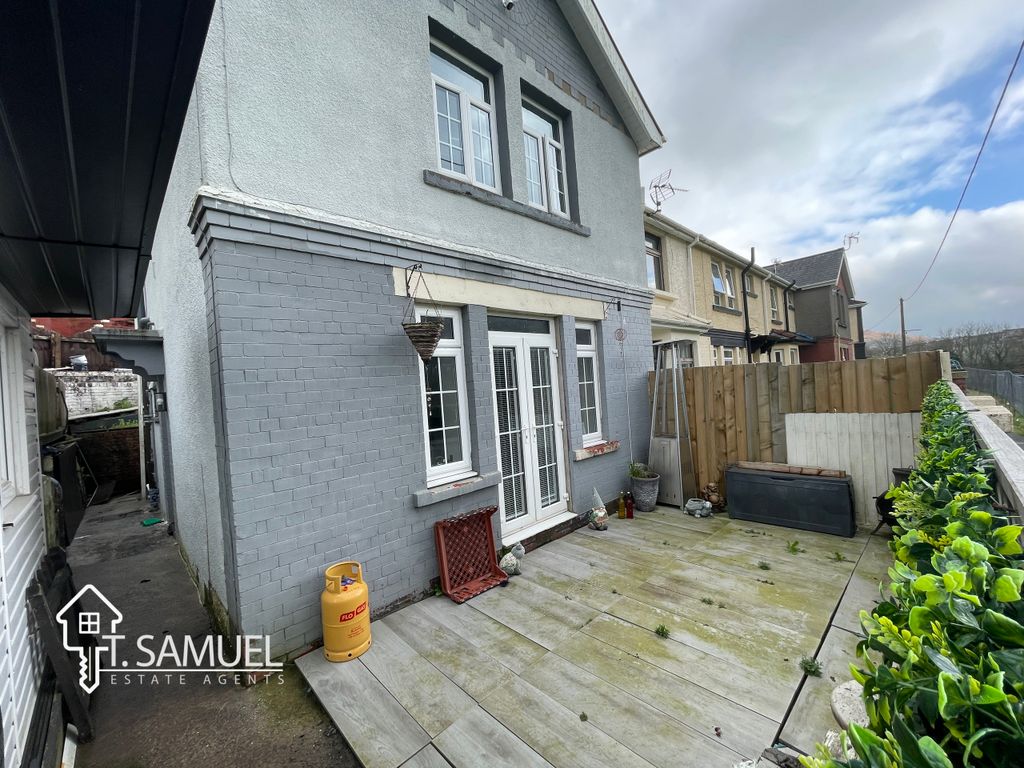 3 bed end terrace house for sale in Park View, Abercynon, Mountain Ash