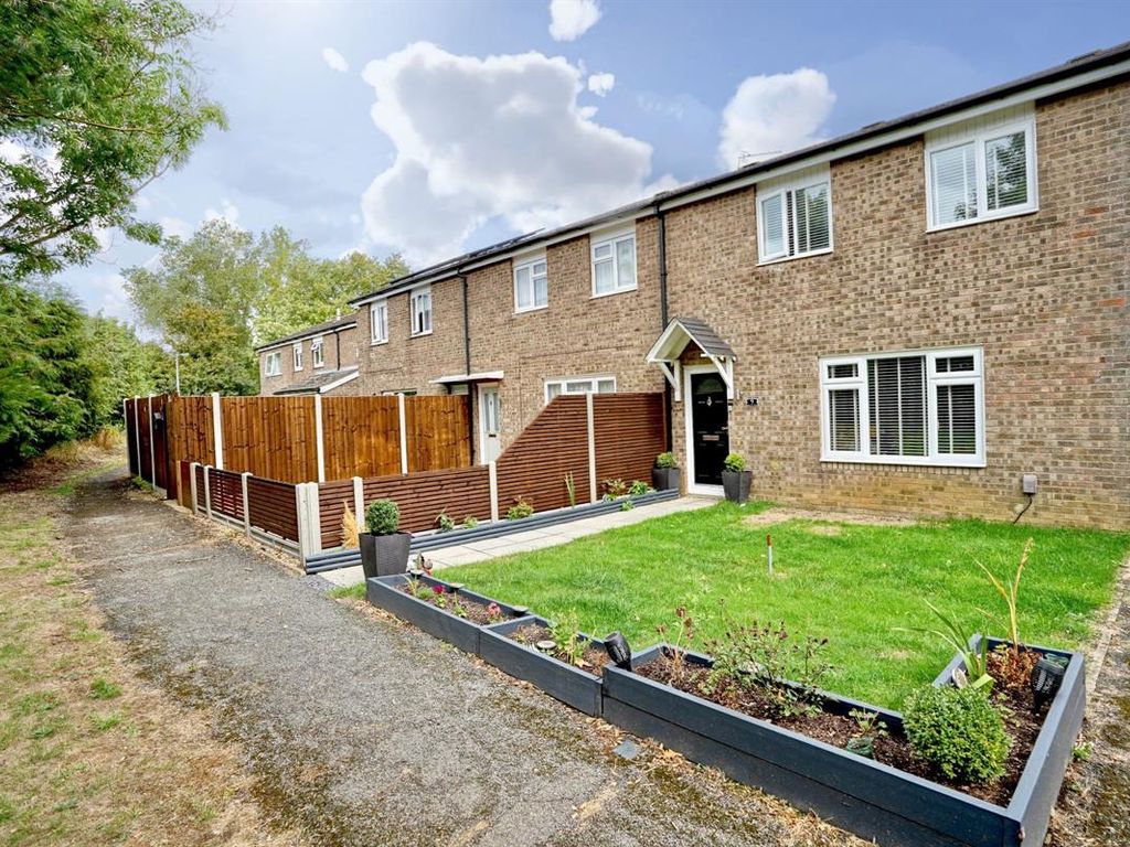 4 bed end terrace house for sale in Duchess Close, Eaton Socon, St