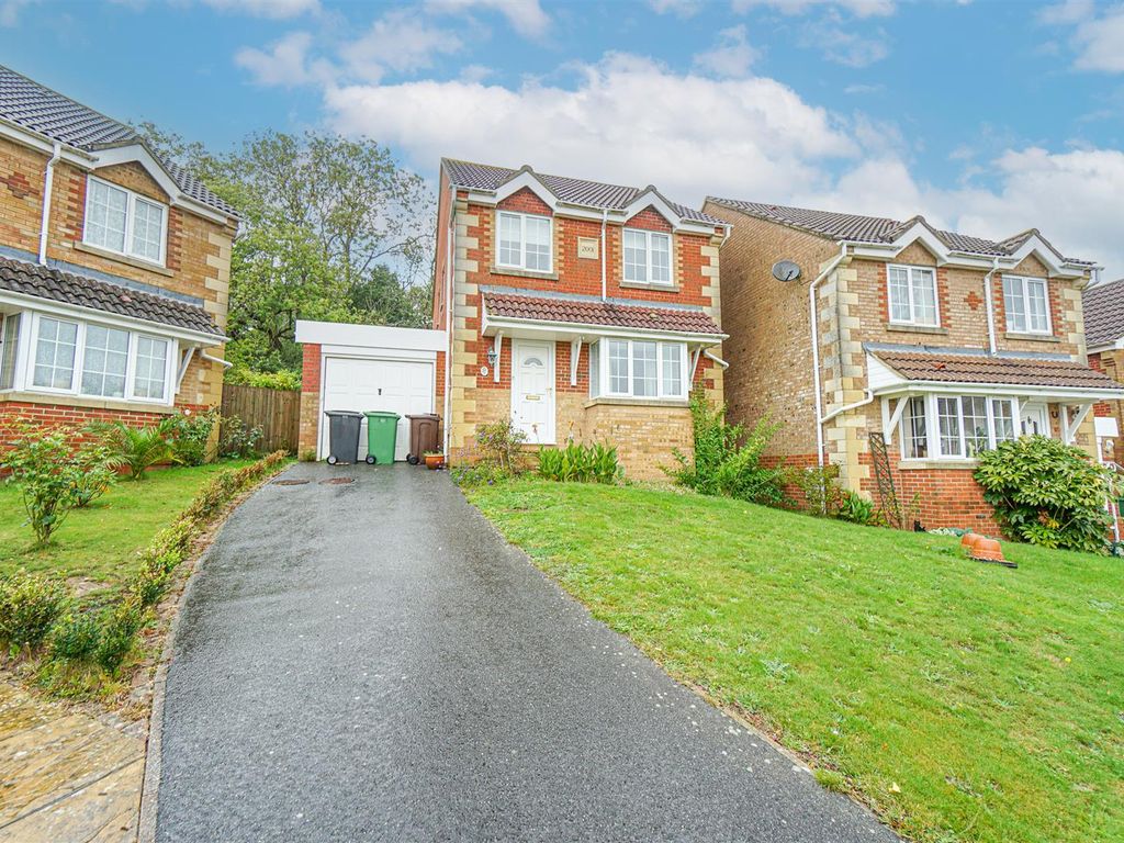 4 bed detached house for sale in Kensington Close, St. LeonardsOnSea