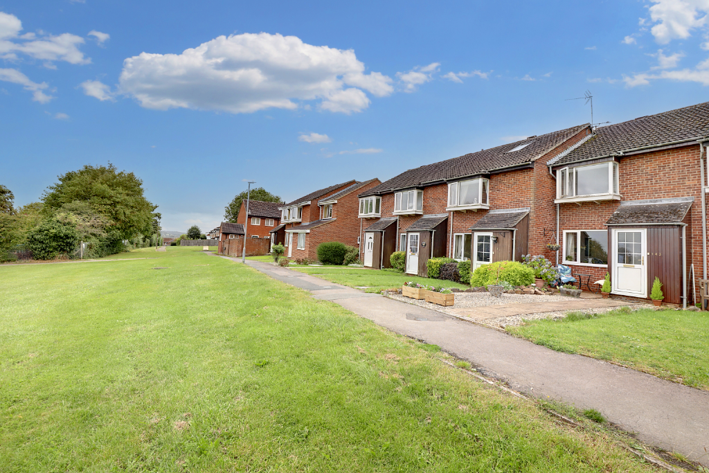 3 bed terraced house for sale in The Dormers, Highworth SN6, £240,000 Zoopla