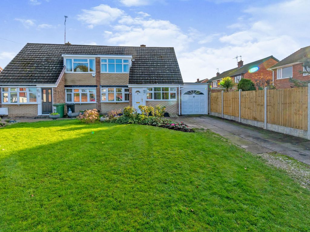 2 bed bungalow for sale in The Hayes, Willenhall, West Midlands WV12, £