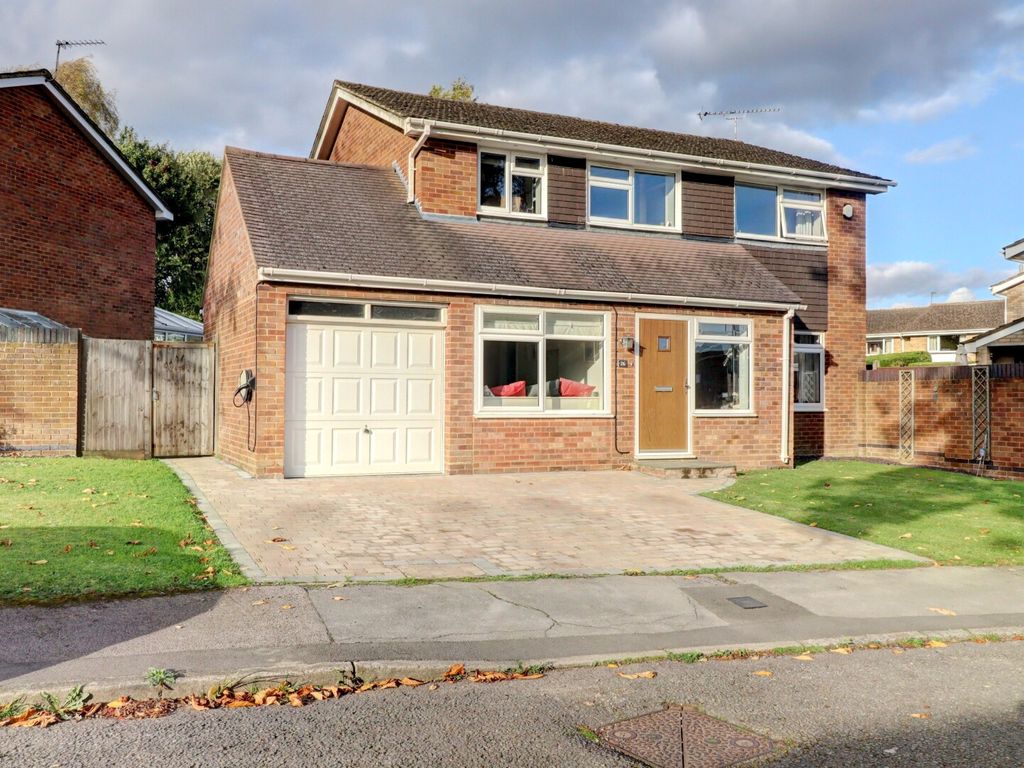 4 bed detached house for sale in Mulberry Court, Holmer Green, High