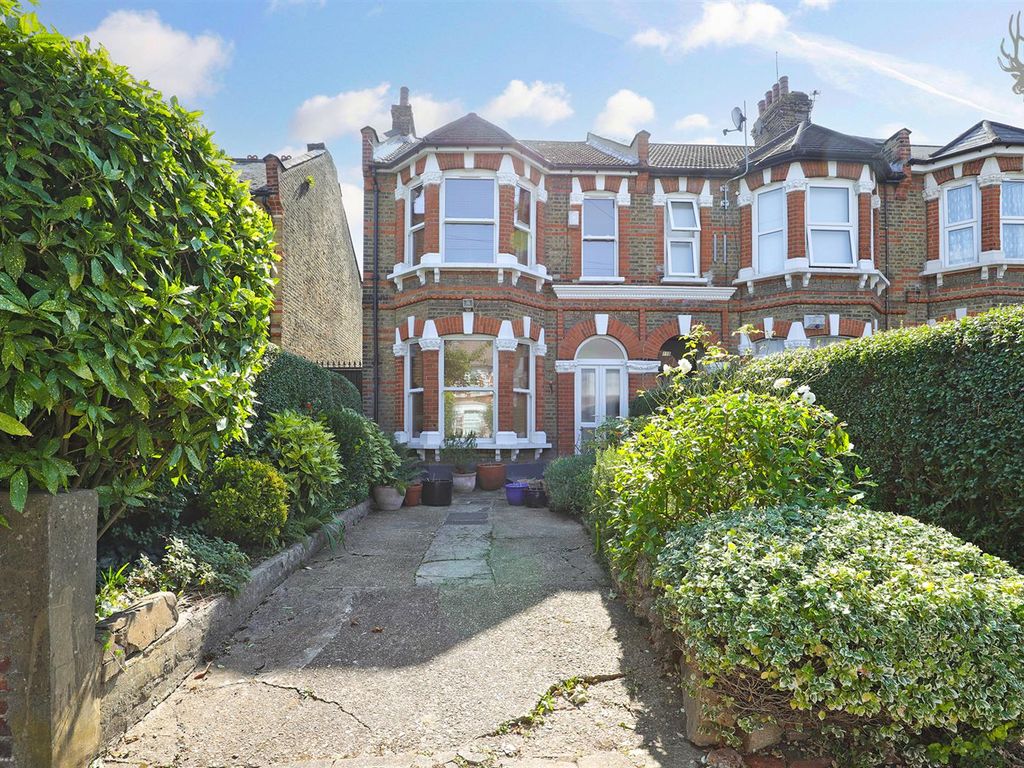 4 bed semidetached house for sale in Wallwood Road, London E11, £