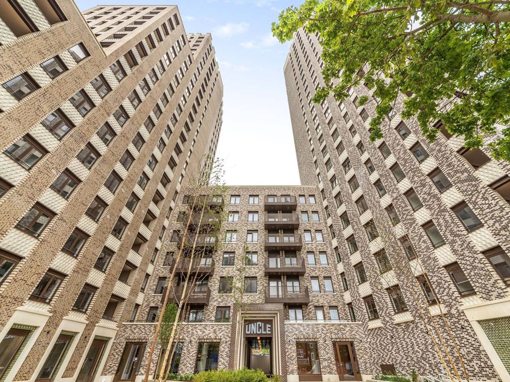 2 bed flat to rent in Park Lane, Wembley HA9, £2,450 pcm Zoopla