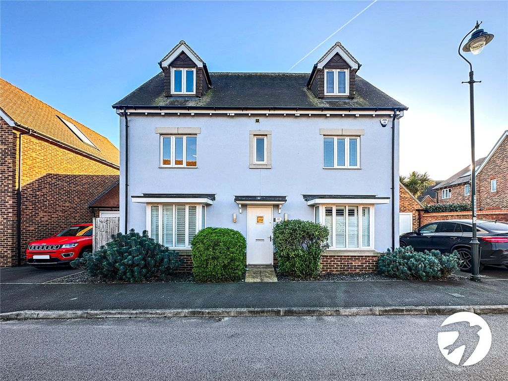 5 bed detached house for sale in Helen Thompson Close, Iwade