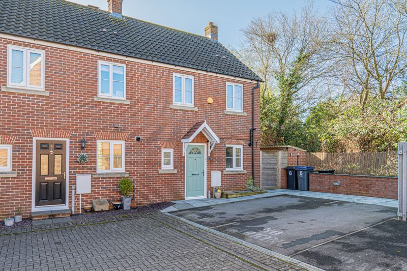 2 bed end terrace house for sale in Dakota Close, Bowerhill, Melksham