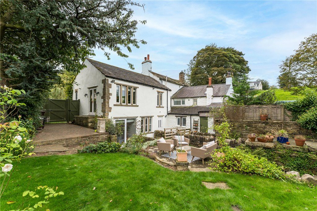 4 bed linkdetached house for sale in The Green, Eldwick, Bingley, West