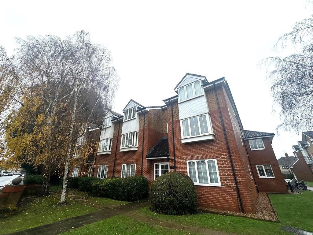 1 bed flat to rent in Holm Oak Park, Hagden Lane, Watford WD18, £1,150