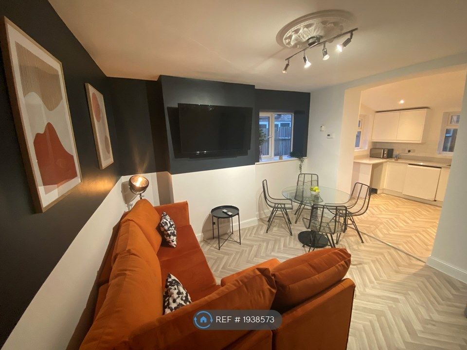 3 bed semidetached house to rent in Albert Street West, Failsworth