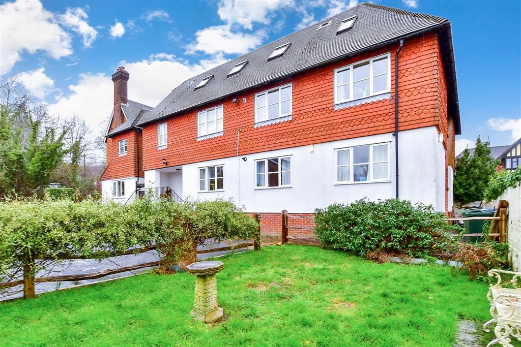 2 bed flat for sale in Stone Cross Road, Mayfield, East Sussex TN20, £