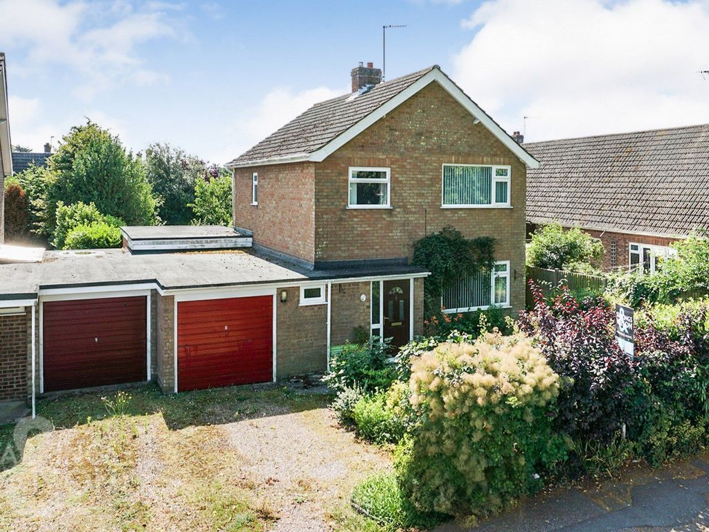 4 bed detached house for sale in Highfield Avenue, Brundall, Norwich