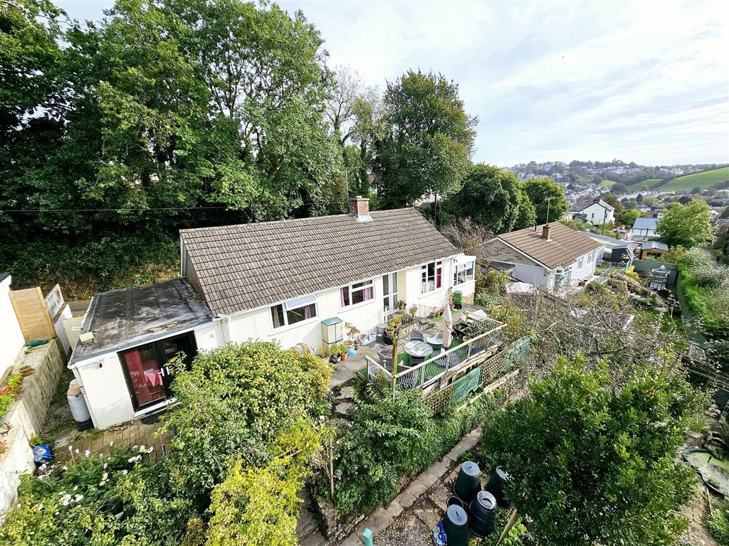 3 bed detached bungalow for sale in Roydon Road, St. Stephens