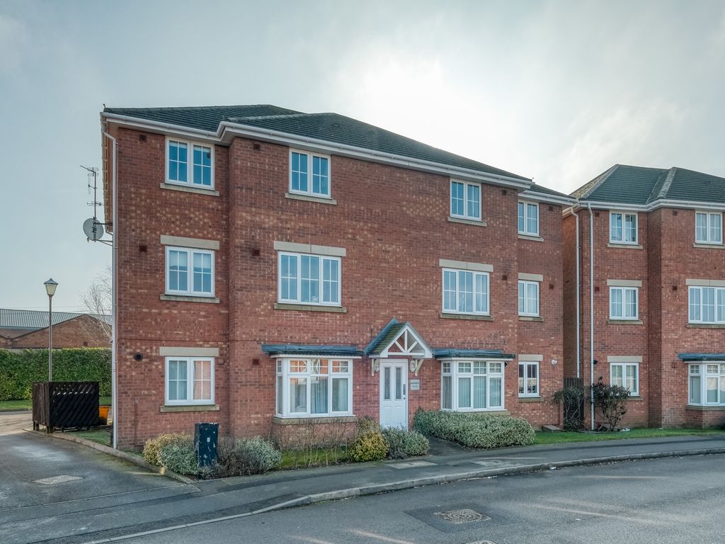 2 bed flat for sale in Westminster Place, West Heath, Birmingham B31