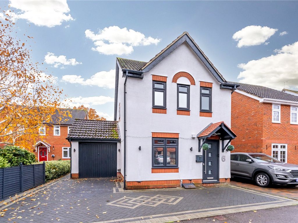3 bed linkdetached house for sale in Gower Park, College Town